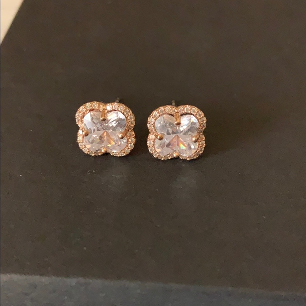 Rose gold clover earrings